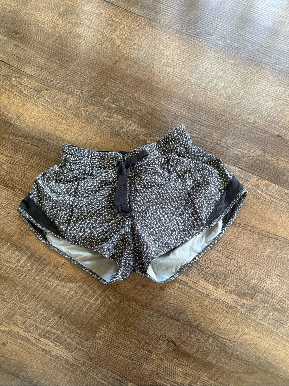 RARE lululemon polka dot - reflective shorts 2.5”